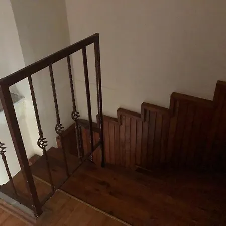 Lara House