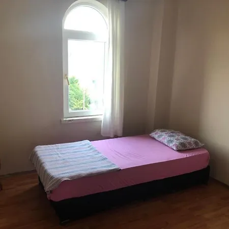 Lara House Apartment *